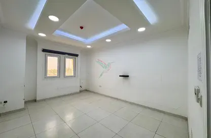 Office Space - Studio - 3 Bathrooms for rent in Al Dafeinah - Asharej - Al Ain