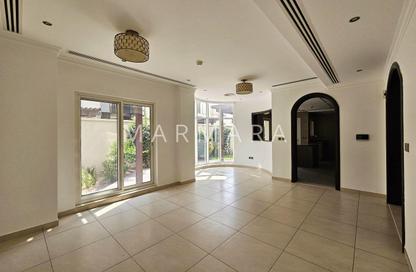 Villa - 5 Bedrooms - 5 Bathrooms for rent in Umm Suqeim 1 Villas - Umm Suqeim 1 - Umm Suqeim - Dubai