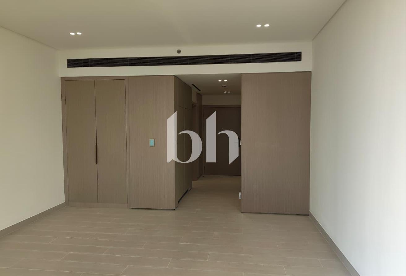 Spacious Open-Layout | Prime Location photo 5