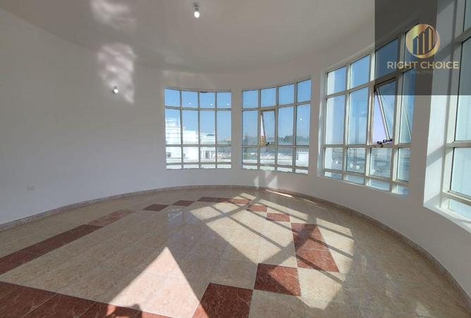 81123237 - Property Image 2