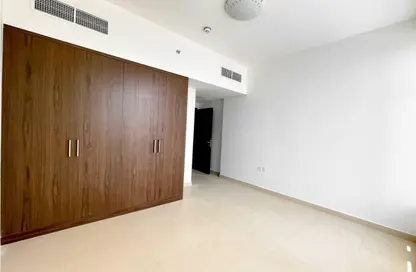 شقة - غرفة نوم - 2 حمامات للايجار في كريستال بلازا - المجاز 1 - المجاز - الشارقة