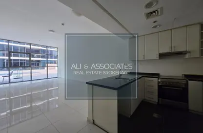 Apartment - 2 Bedrooms - 3 Bathrooms for sale in Golf Horizon A - Golf Horizon - Golf Town - DAMAC Hills - Dubai