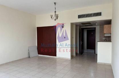 Apartment - Studio - 1 Bathroom for rent in Building Z01 - England Cluster - International City - Dubai