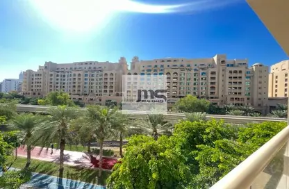 Apartment - 2 Bedrooms - 2 Bathrooms for rent in Al Anbara - Shoreline Apartments - Palm Jumeirah - Dubai