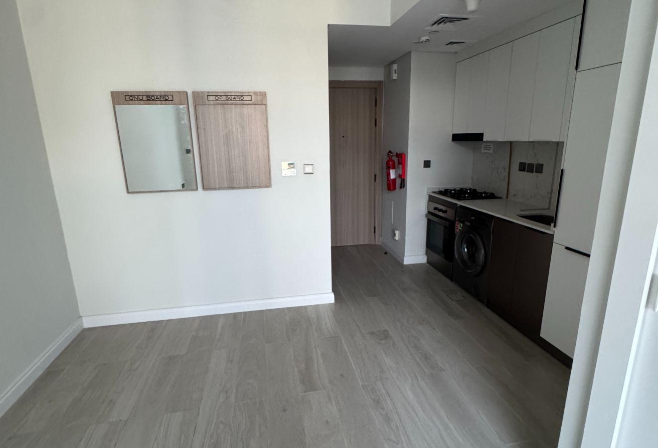 Modern studio | Unfurnished | High floor photo 3