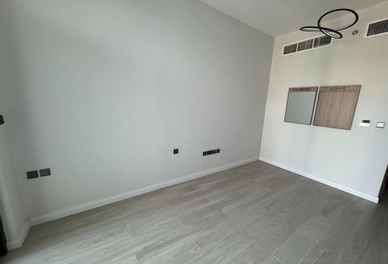 Modern studio | Unfurnished | High floor photo 4