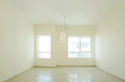 Apartment - 3 - 2 for rent in Al Mawarid Tower - Al Majaz 3 - Al Majaz - Sharjah