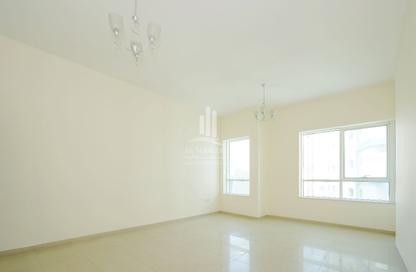 Apartment - 3 - 2 for rent in Al Mawarid Tower - Al Majaz 3 - Al Majaz - Sharjah