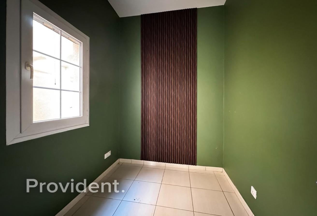 Immaculate Condition | Opposite Park/Pool | Vacant photo 8