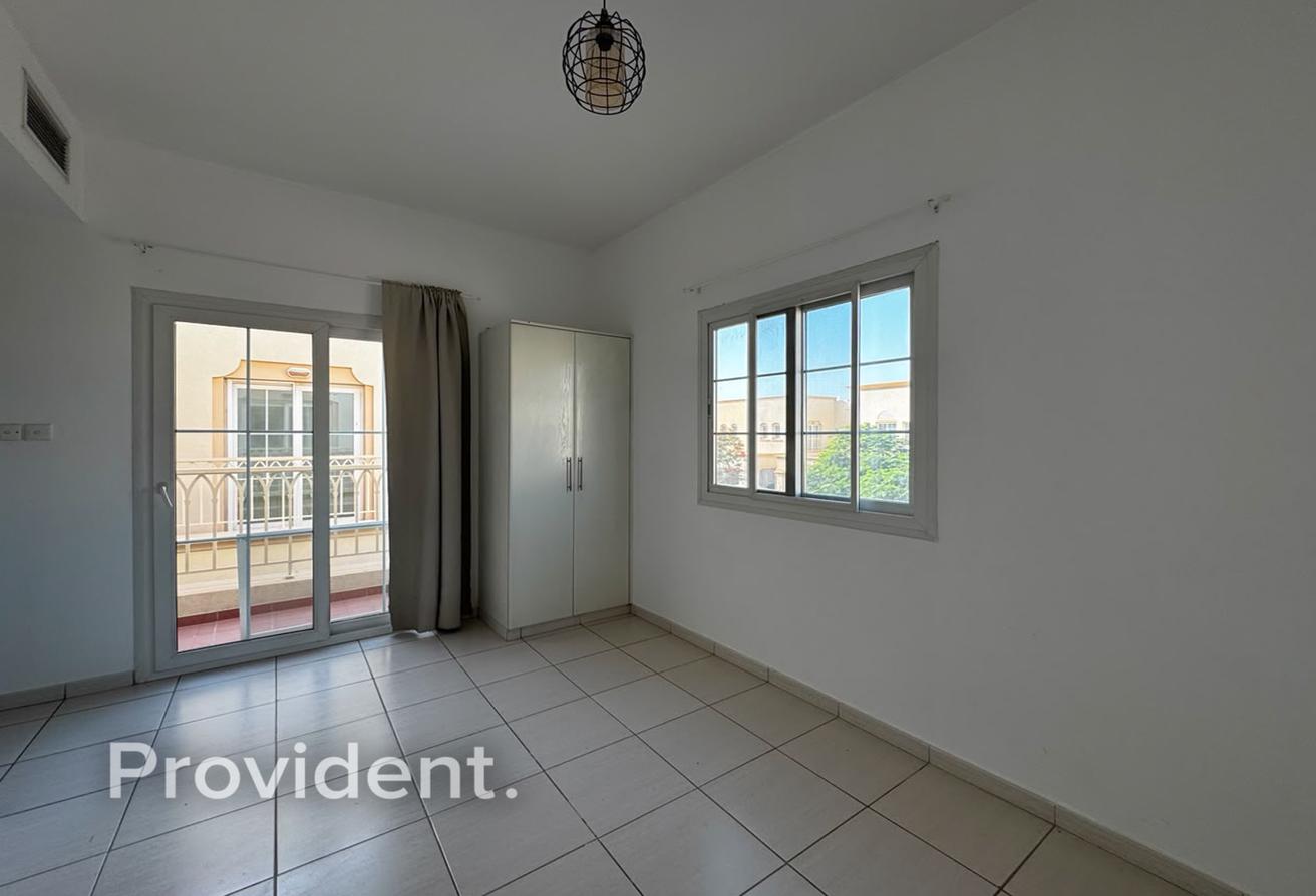 Immaculate Condition | Opposite Park/Pool | Vacant photo 7