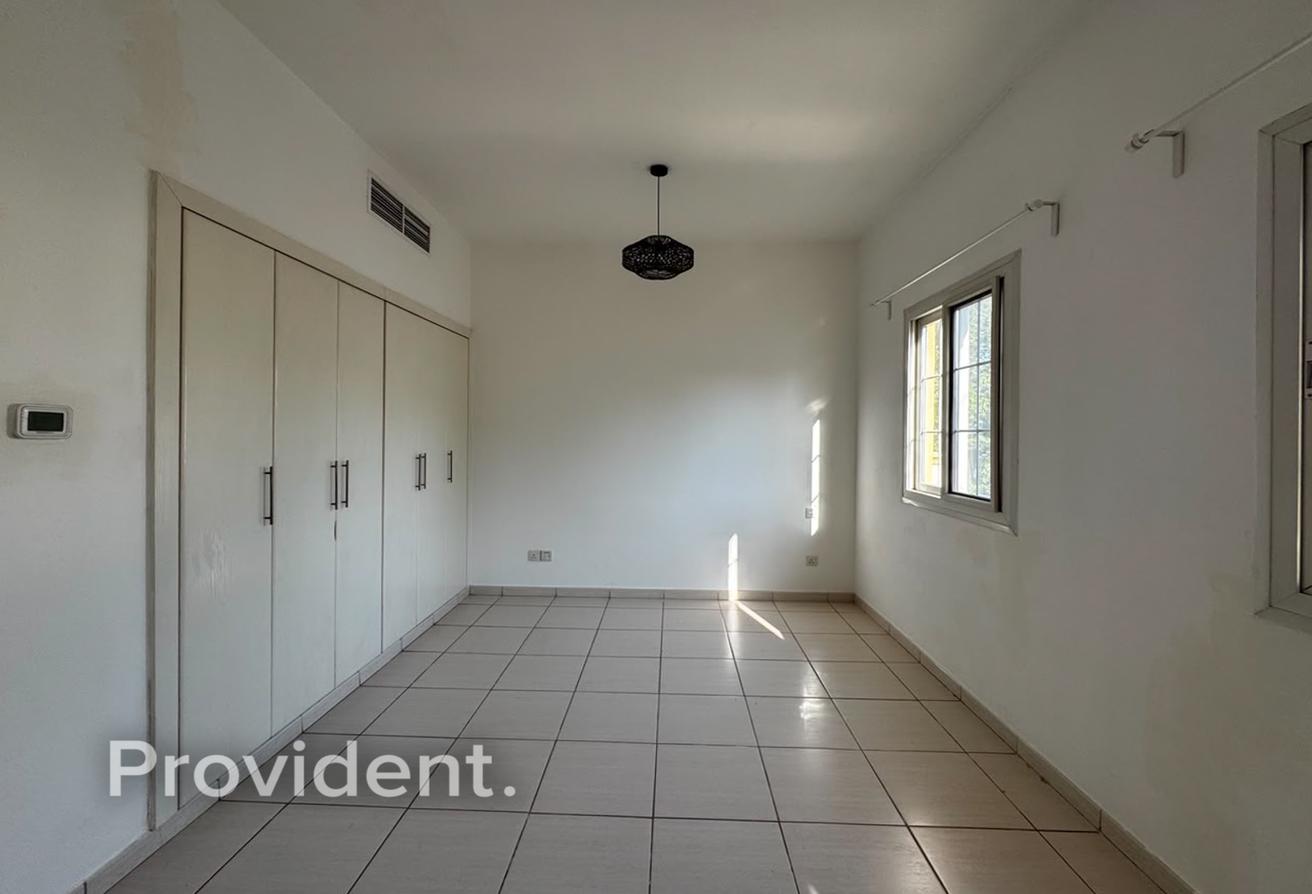 Immaculate Condition | Opposite Park/Pool | Vacant photo 5