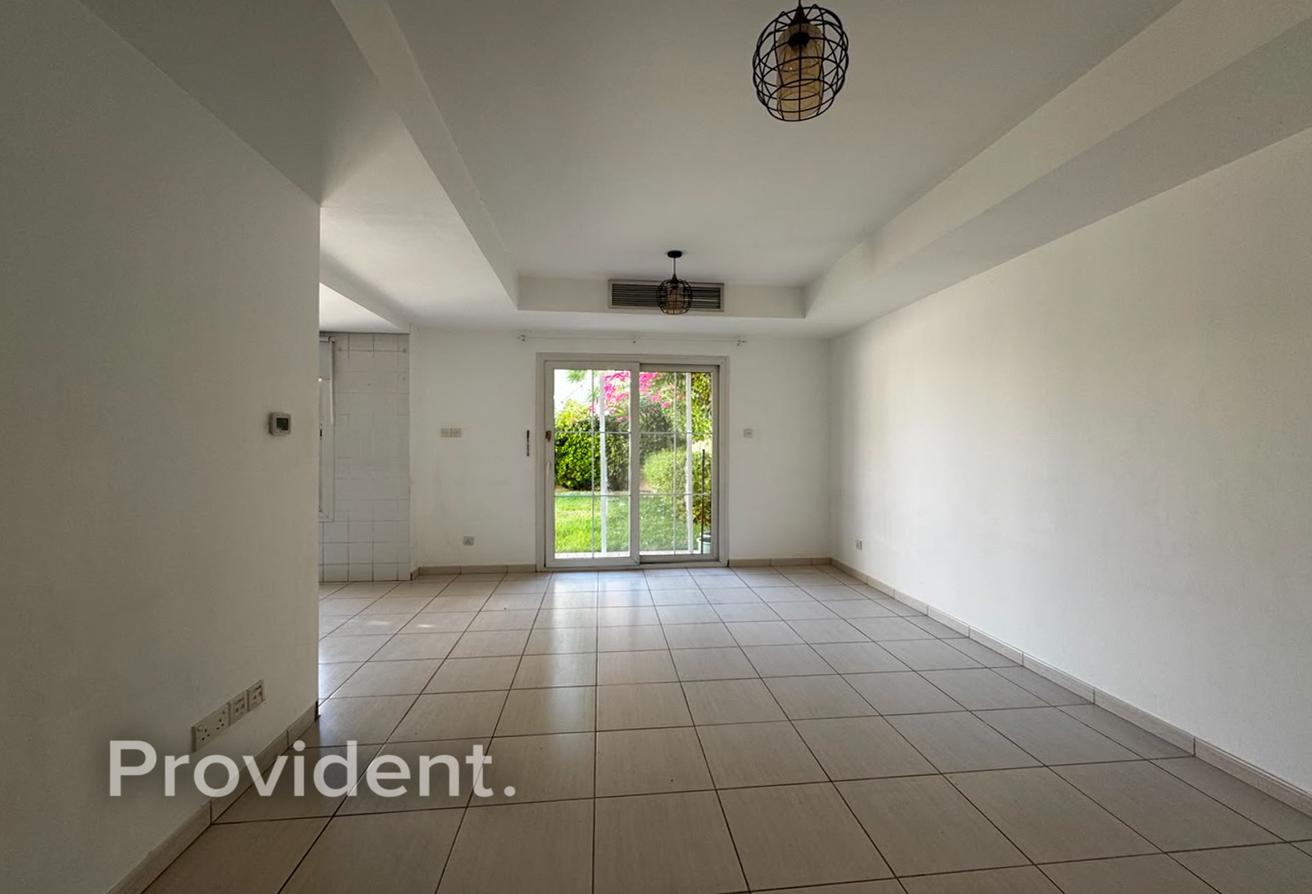 Immaculate Condition | Opposite Park/Pool | Vacant photo 4