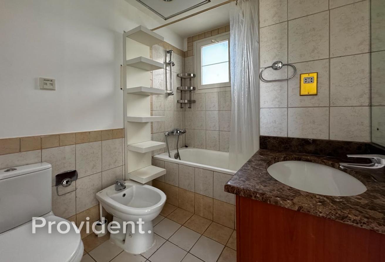 Immaculate Condition | Opposite Park/Pool | Vacant photo 9