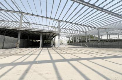 Warehouse - Studio for rent in Phase 1 - Dubai Investment Park (DIP) - Dubai