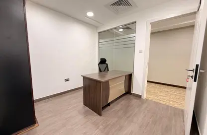 Office Space - 1 Bedroom - 4 Bathrooms for rent in Hamdan Street - Abu Dhabi