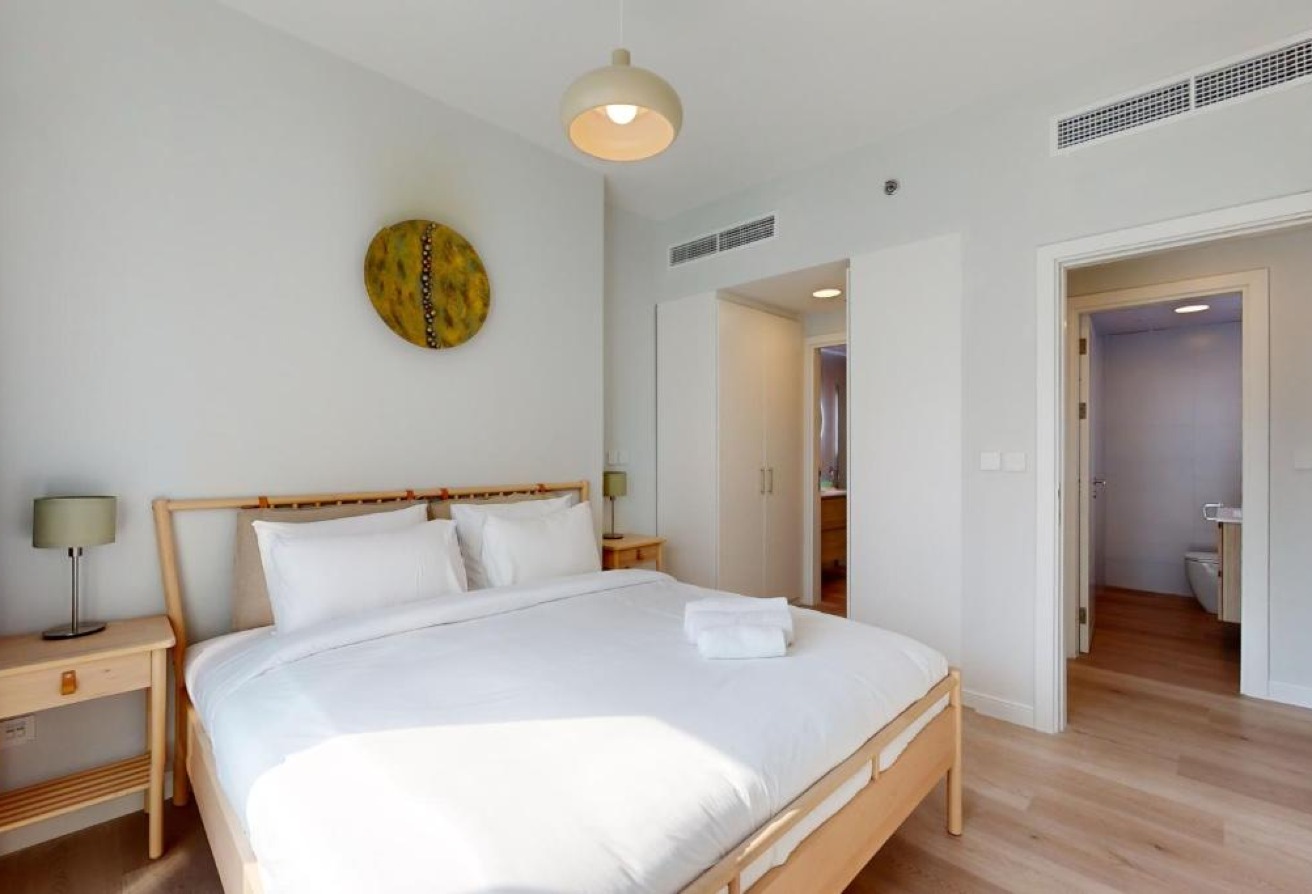 Fully Furnished | Stunning Marina View 2