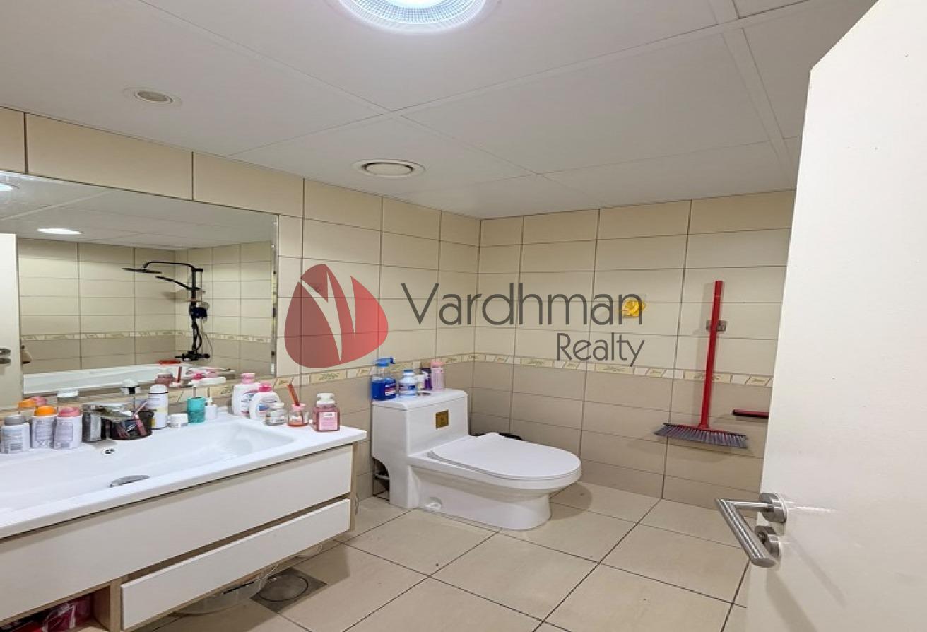 FULLY UPGRADED |WELL FURNISHED| VERY SPACIOUS photo 9