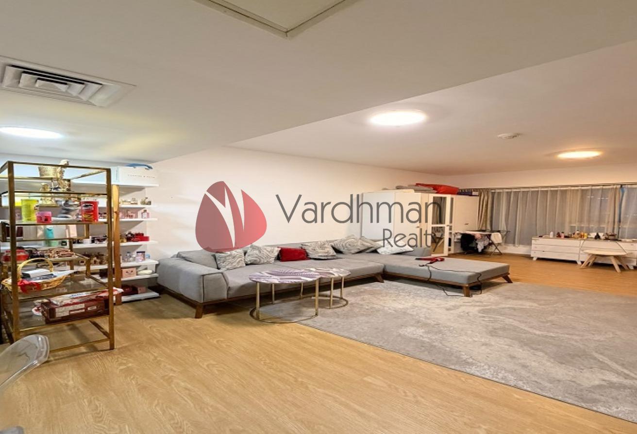 FULLY UPGRADED |WELL FURNISHED| VERY SPACIOUS photo 3