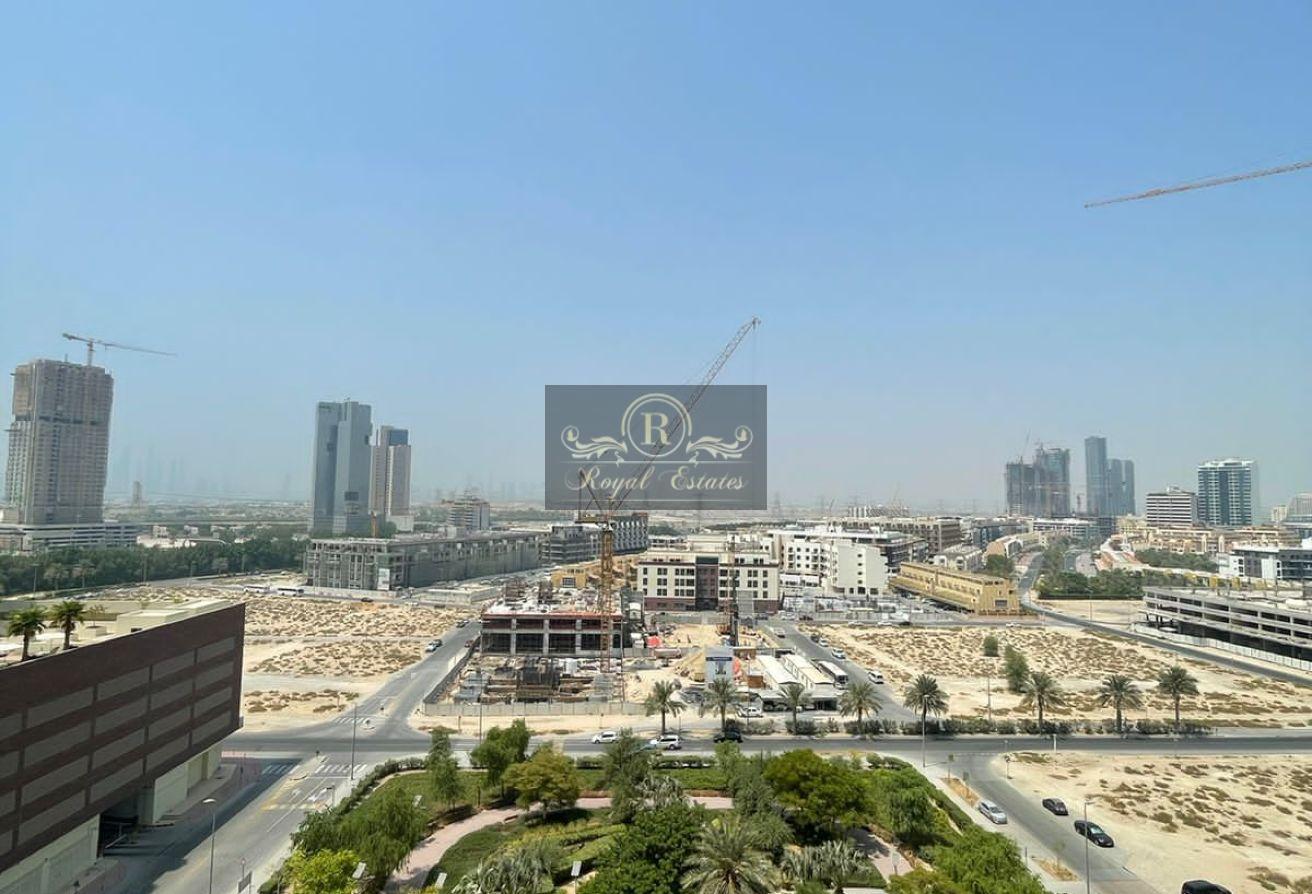 High Floor / Great Deal / Large Layout photo 9