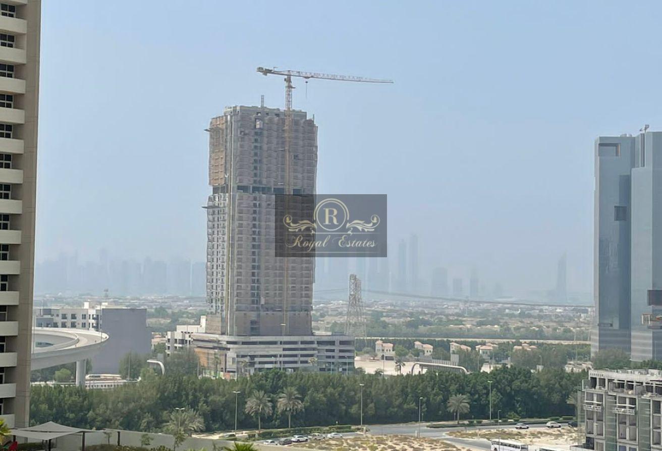 High Floor / Great Deal / Large Layout photo 8