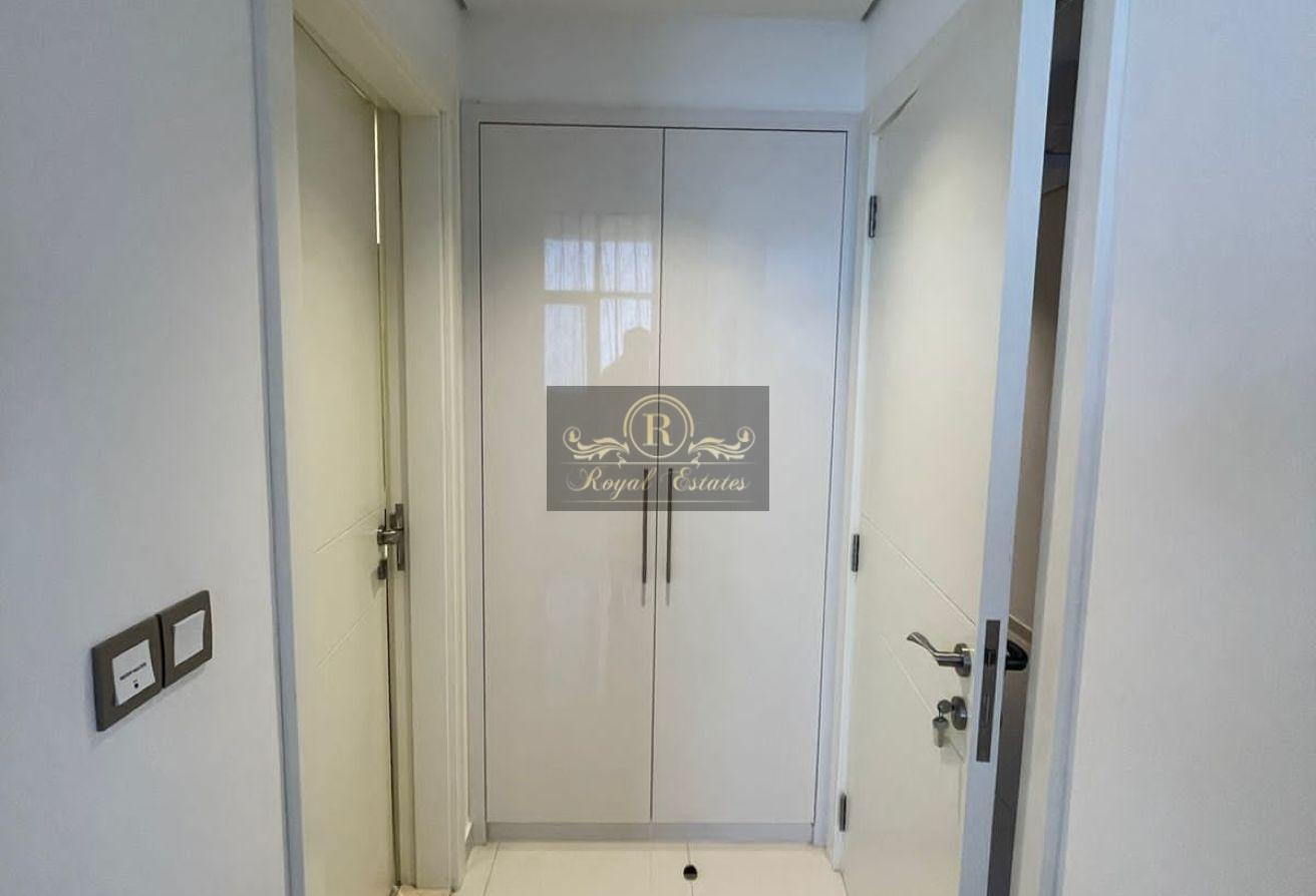 High Floor / Great Deal / Large Layout photo 7