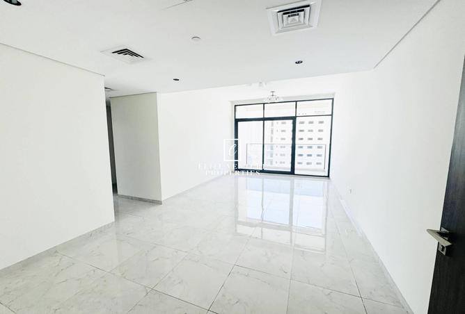 VACANT | PRIME LOCATION | SPACIOUS photo 2