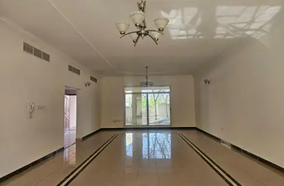 Villa - 4 Bedrooms - 6 Bathrooms for rent in Jumeirah 1 Villas - Jumeirah 1 - Jumeirah - Dubai