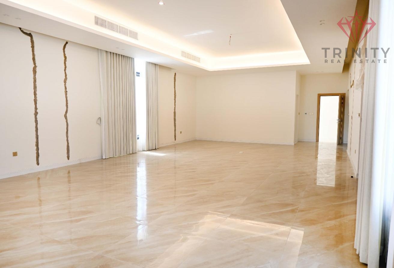 Brand New | Spacious & Contemporary Design photo 4