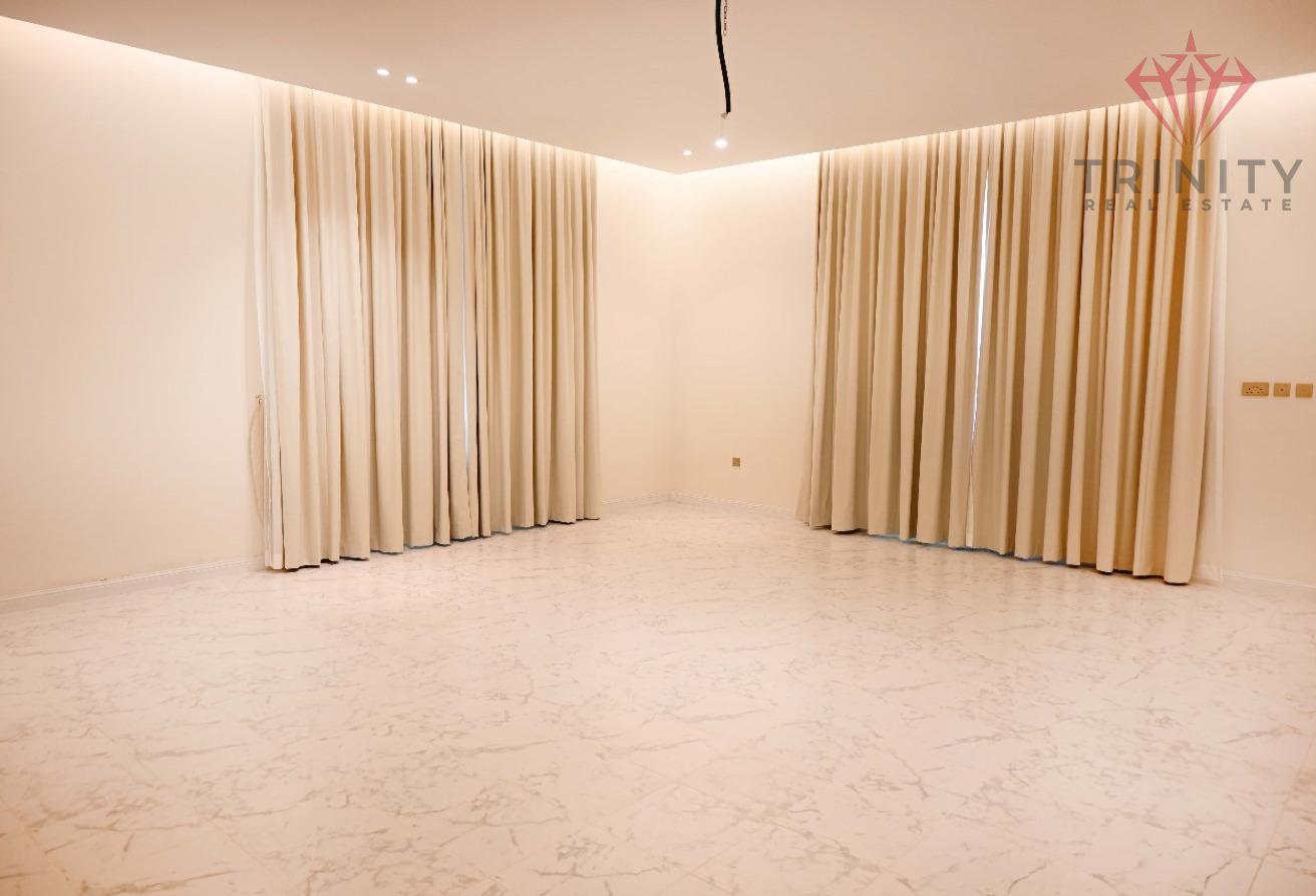 Brand New | Spacious & Contemporary Design photo 14