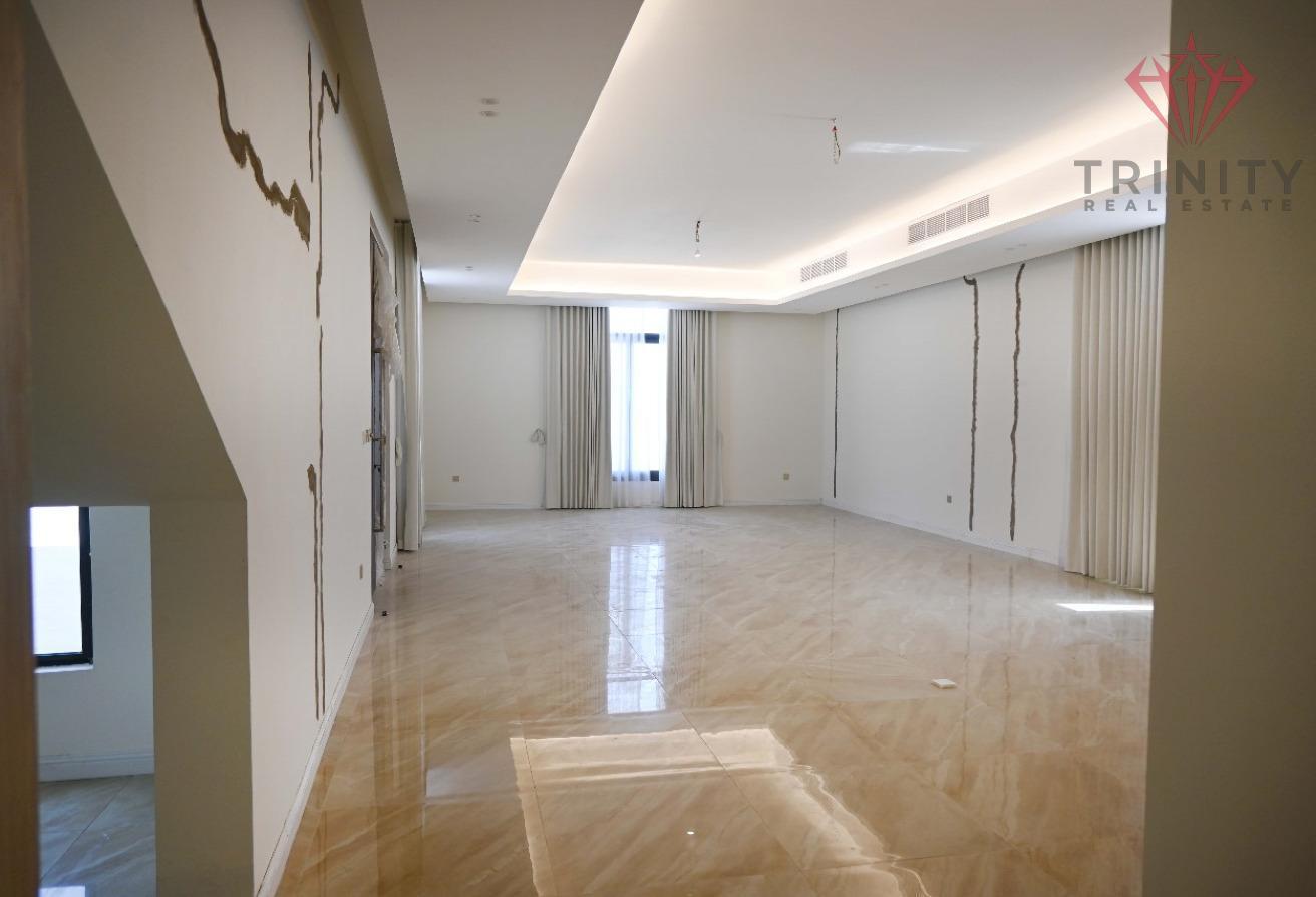 Brand New | Spacious & Contemporary Design photo 5