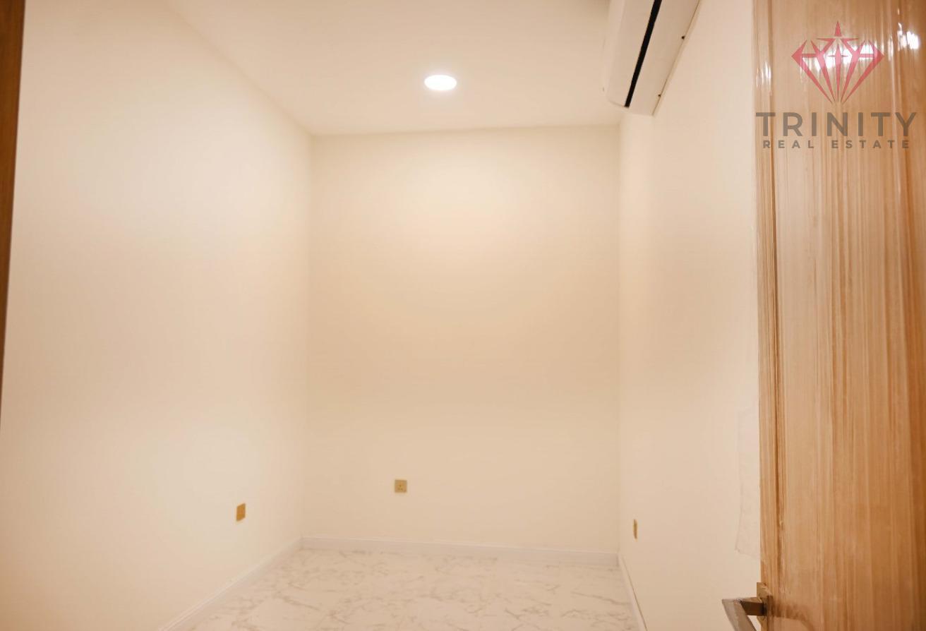 Brand New | Spacious & Contemporary Design photo 10