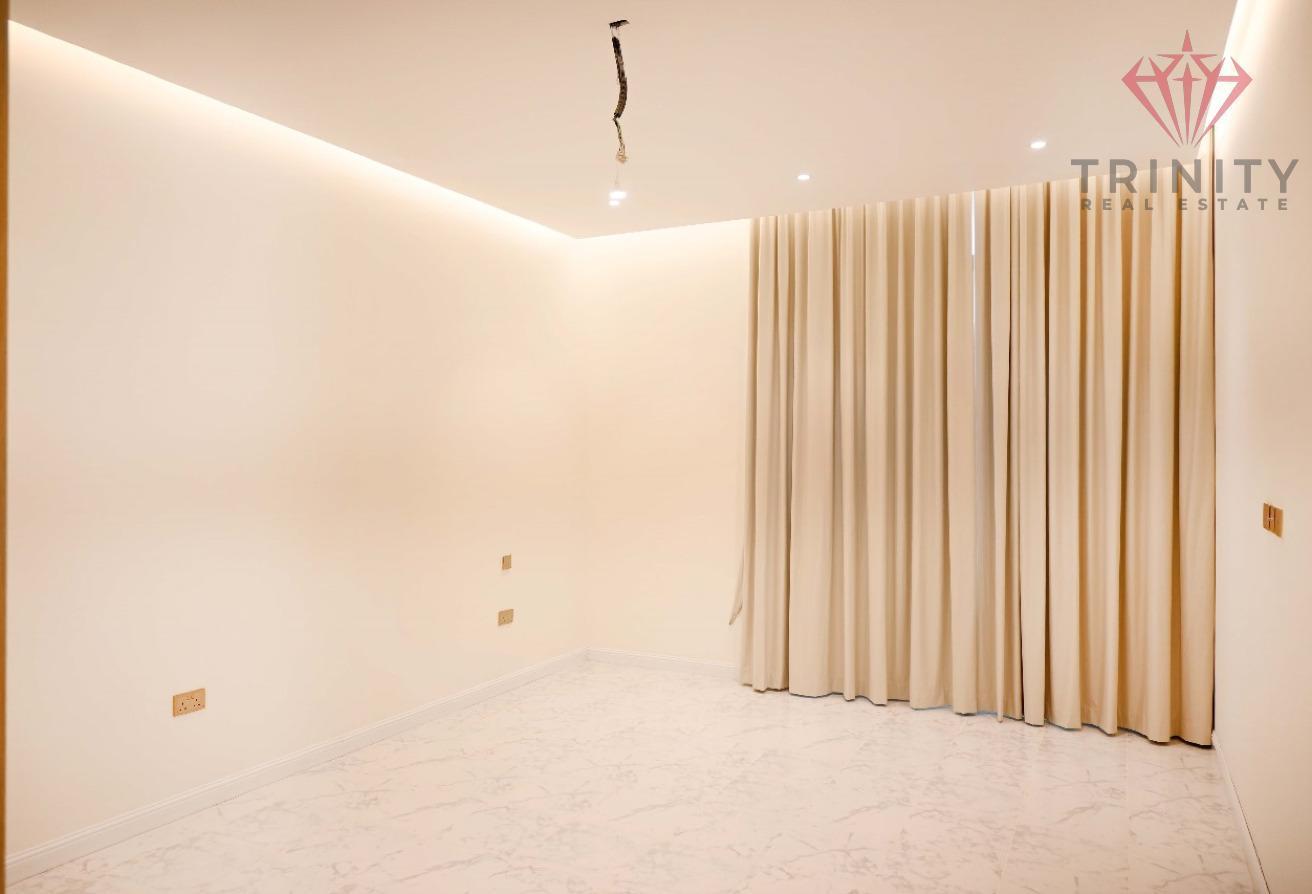 Brand New | Spacious & Contemporary Design photo 9