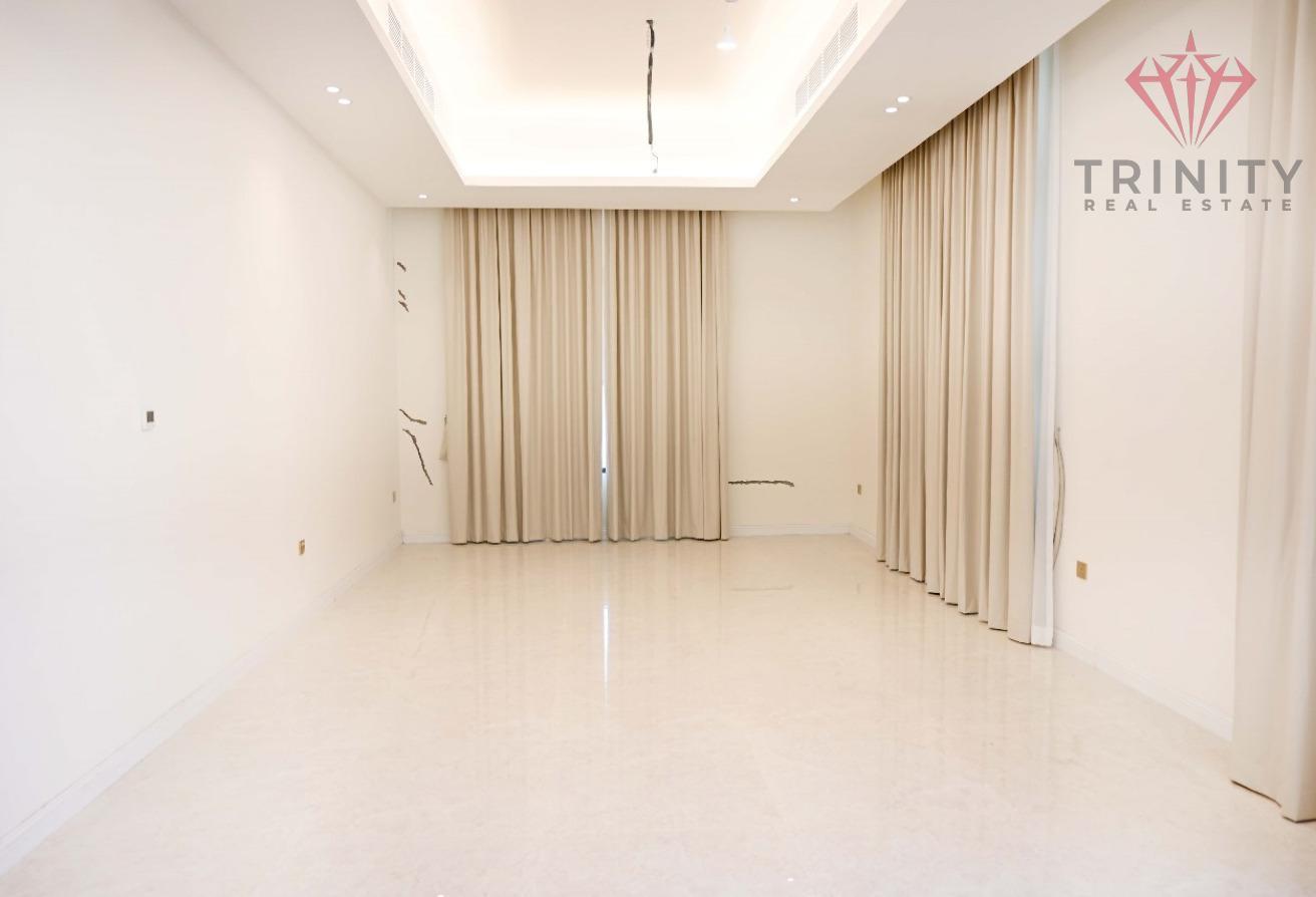 Brand New | Spacious & Contemporary Design photo 8