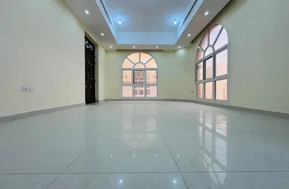 مجمع سكني - 5 غرف نوم - 8 حمامات للايجار في فيلات مدينة خليفة آيه - مدينة خليفة أ - مدينة خليفة - أبوظبي