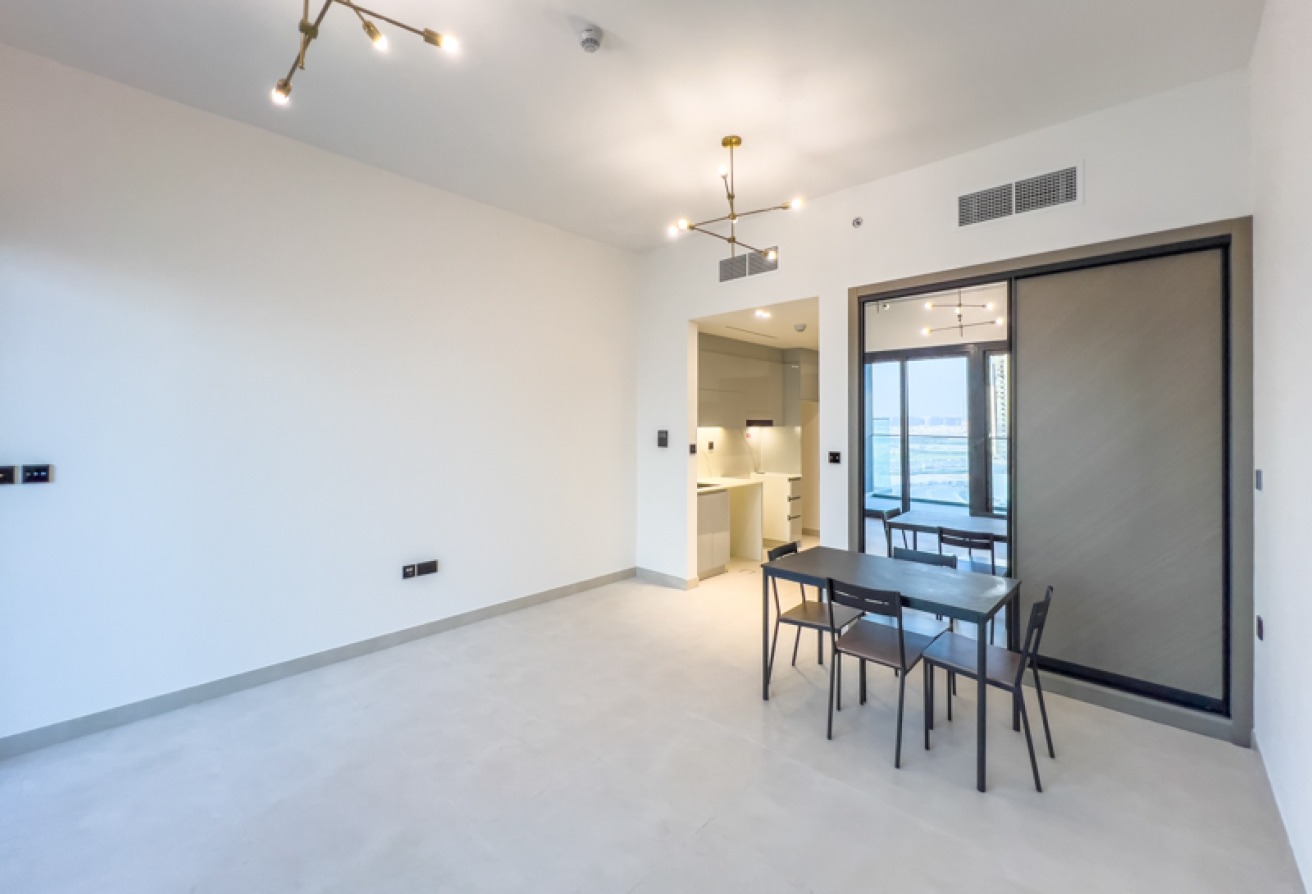 Semi-Furnished Studio | Alongside Canal Walk l Spa 4