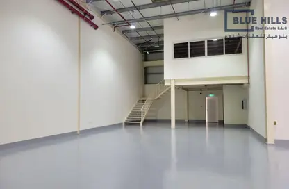 Warehouse - Studio - 1 Bathroom for rent in Umm Ramool - Dubai