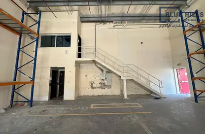 Warehouse - Studio - 1 Bathroom for rent in Umm Ramool - Dubai