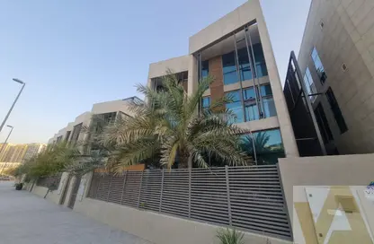 فيلا - 3 غرف نوم - 5 حمامات للايجار في مون باي فيلاز - منطقة 15 - قرية جميرا الدائرية - دبي