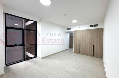 Apartment - 2 Bedrooms - 3 Bathrooms for rent in M2M Building - Meydan Avenue - Meydan - Dubai