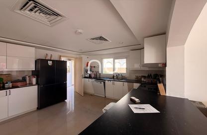 Villa - 6 Bedrooms - 5 Bathrooms for rent in Meadows 4 - Meadows - Dubai