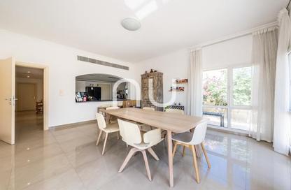 Villa - 6 Bedrooms - 5 Bathrooms for rent in Meadows 4 - Meadows - Dubai