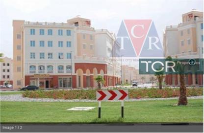 شقة - غرفة نوم - 2 حمامات للبيع في ي 26 - طراز إنجليزي - المدينة العالمية - دبي