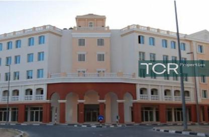 شقة - غرفة نوم - 2 حمامات للبيع في ي 26 - طراز إنجليزي - المدينة العالمية - دبي