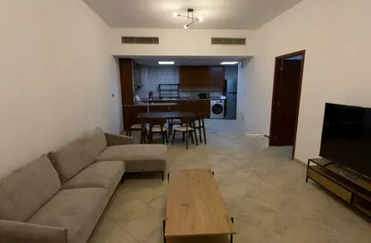 شقة - غرفة نوم - 2 حمامات للايجار في 2 ردهة وستن - ردهة وستن - موتور سيتي - دبي