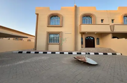 Villa - 4 Bedrooms - 6 Bathrooms for rent in Al Masoodi - Al Ain
