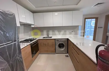 شقة - 2 غرف نوم - 3 حمامات للايجار في راديانت سكوير - مدينة الأضواء - جزيرة الريم - أبوظبي