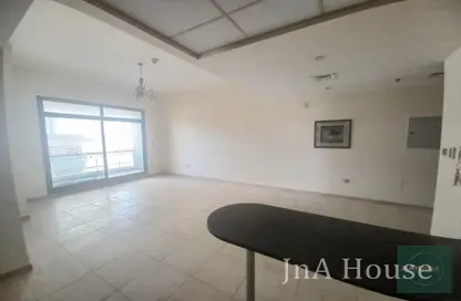 شقة - 2 غرف نوم - 2 حمامات للايجار في برج حمزة - مدينة دبي الرياضية - دبي