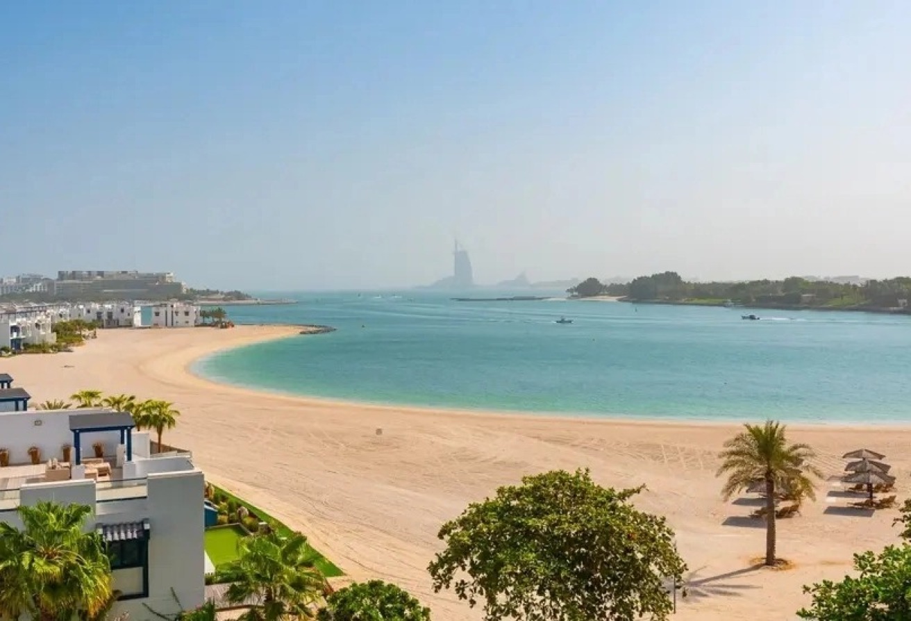 Sea View | Prime Location | Beach Access