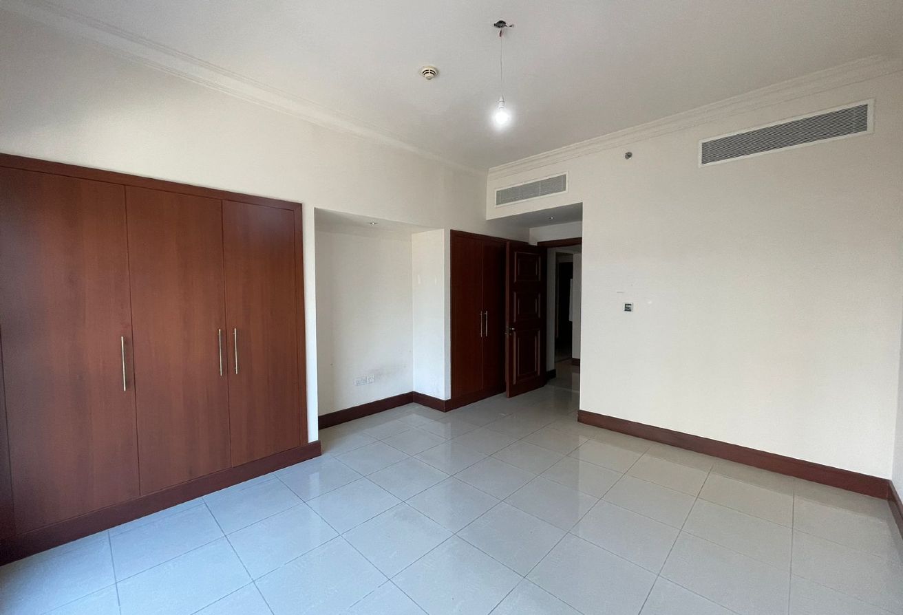 Golden Mile 6 | Hard-to-find 2BR+M | Sea View 5