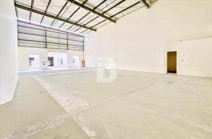 Warehouse - Studio for rent in Phase 1 - Dubai Investment Park (DIP) - Dubai